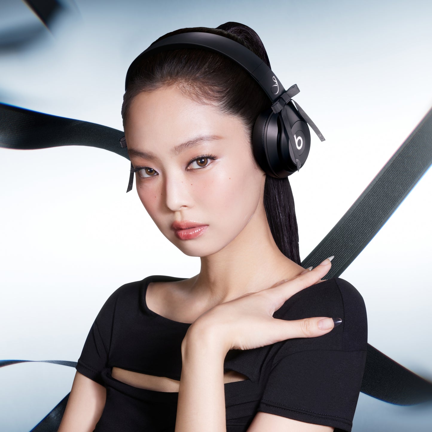 Beats Solo 4 – JENNIE Special Edition – Onyx Black