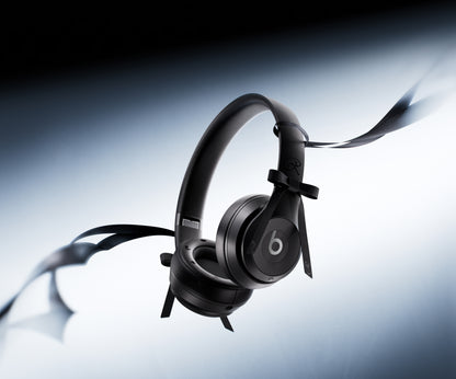 Beats Solo 4 – JENNIE Special Edition – Onyx Black